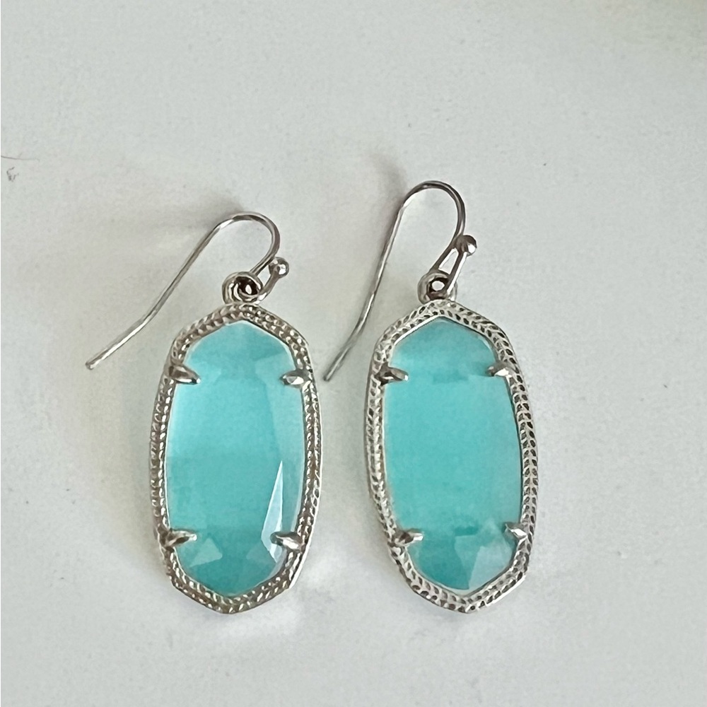 Kendra Scott drop earrings
